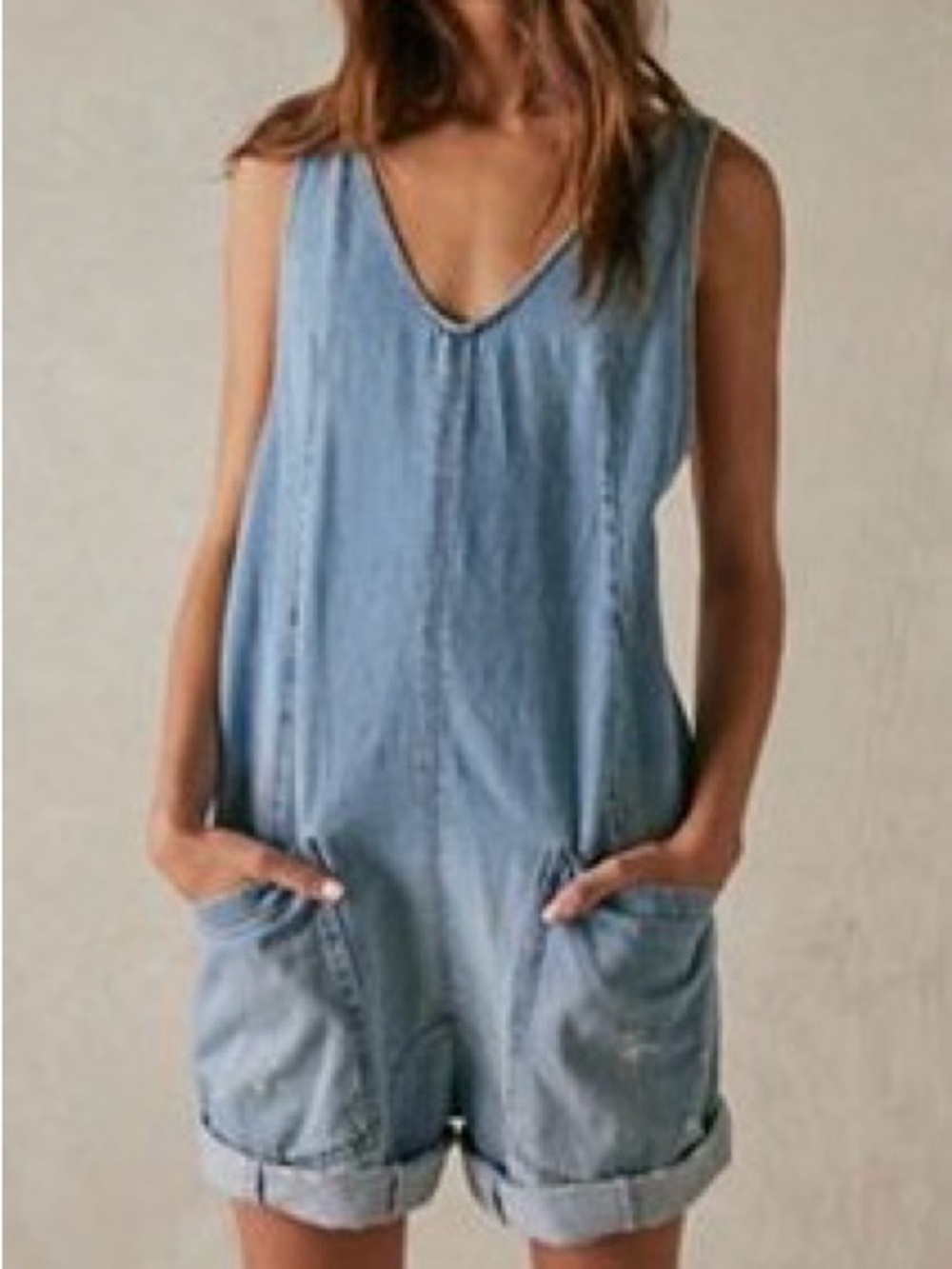 FREE PEOPLE HIGH ROLLER SHORTALLS
SIZE LARGE